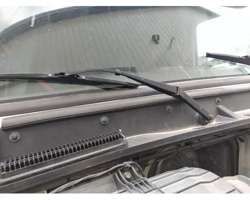VOLVO VNL WINDSHIELD WIPER ARM