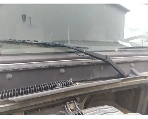 VOLVO VNL WINDSHIELD WIPER ARM