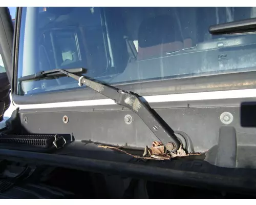 VOLVO VNL WINDSHIELD WIPER ARM