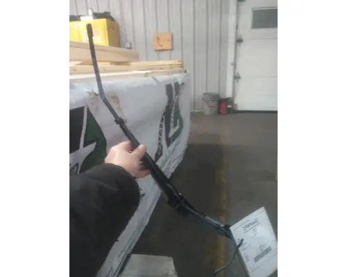 VOLVO VNL WINDSHIELD WIPER ARM