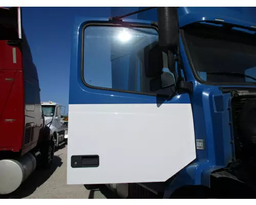 VOLVO VNM 1999-2020 DOOR ASSEMBLY, FRONT