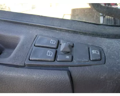 VOLVO VNM 1999-2020 DOOR ASSEMBLY, FRONT