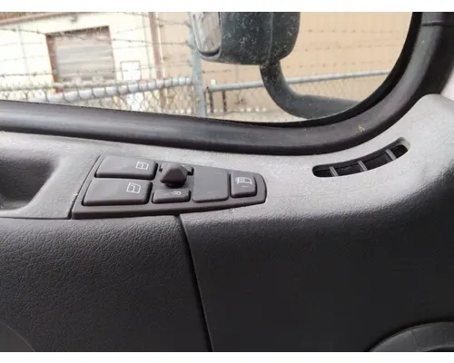 VOLVO VNM 1999-2020 DOOR ASSEMBLY, FRONT