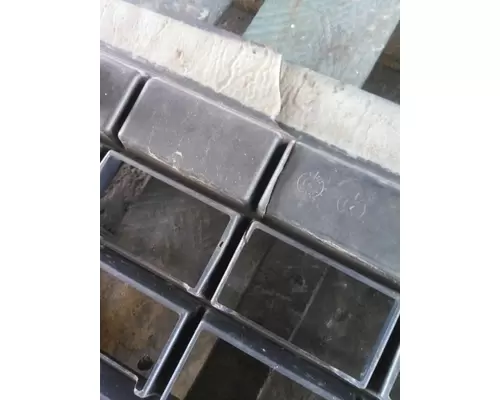 VOLVO VNM 2004-2020 GRILLE