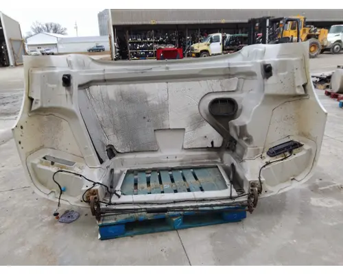 VOLVO VNM 2004-2020 HOOD