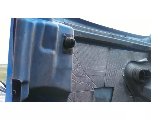 VOLVO VNM 2004-2020 HOOD