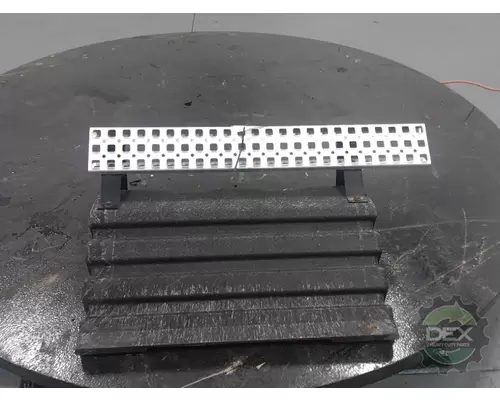 VOLVO VNM 200 3132 battery box cover