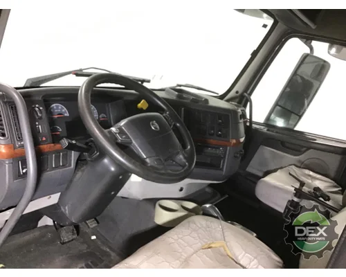 VOLVO VNM 200 Cab