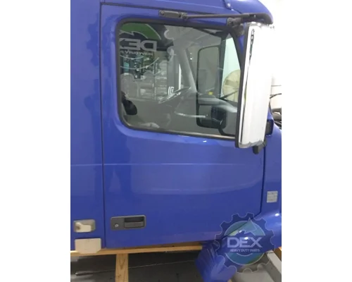 VOLVO VNM 200 Cab