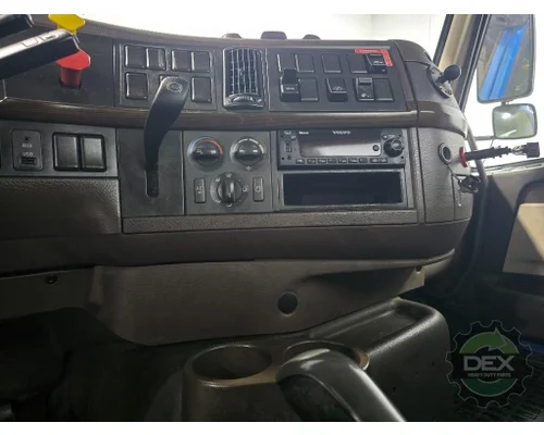 VOLVO VNM 200 Cab