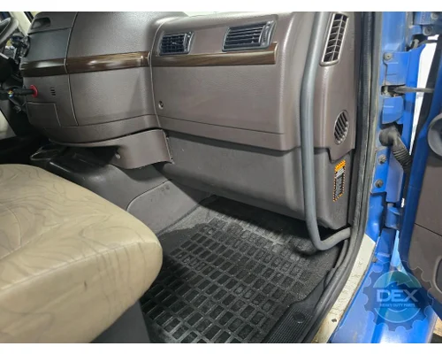 VOLVO VNM 200 Cab