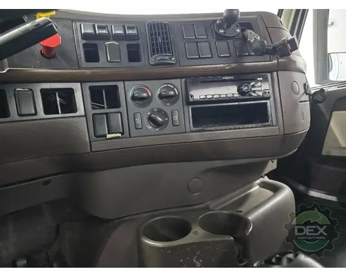 VOLVO VNM 200 Cab