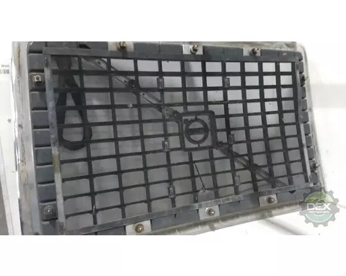 VOLVO VNM430 8231 radiator grille