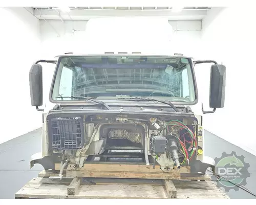 VOLVO VNM430 Cab
