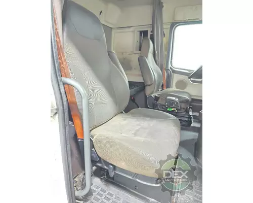 VOLVO VNM430 Cab