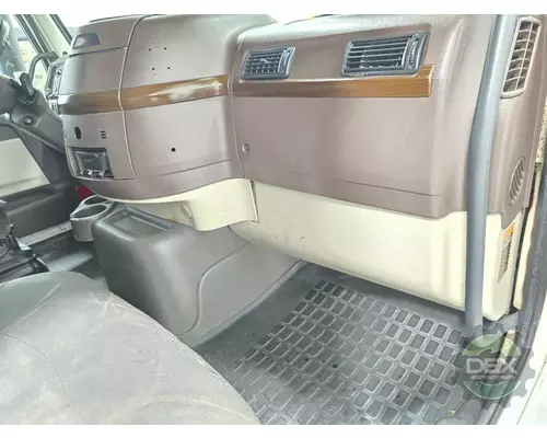 VOLVO VNM430 Cab