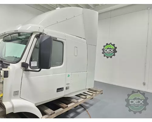 VOLVO VNM430 Cab
