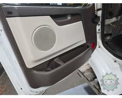 VOLVO VNM430 Cab