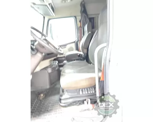 VOLVO VNM430 Cab