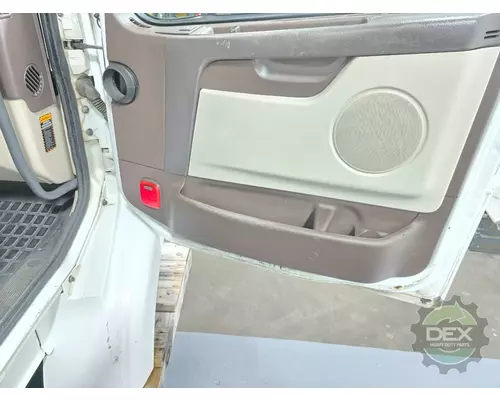 VOLVO VNM430 Cab