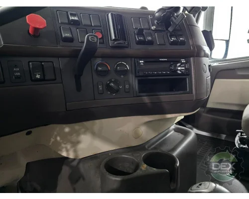VOLVO VNM430 Cab