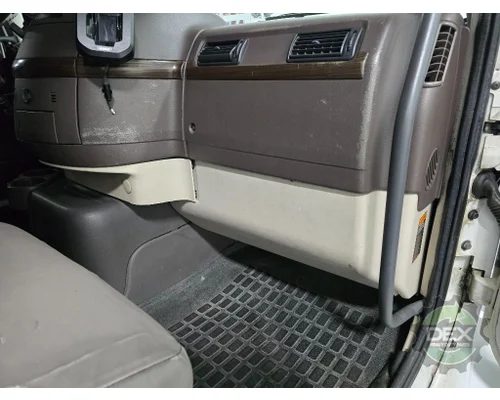 VOLVO VNM430 Cab