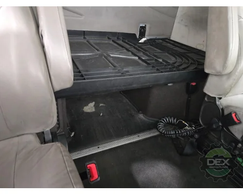 VOLVO VNM430 Cab