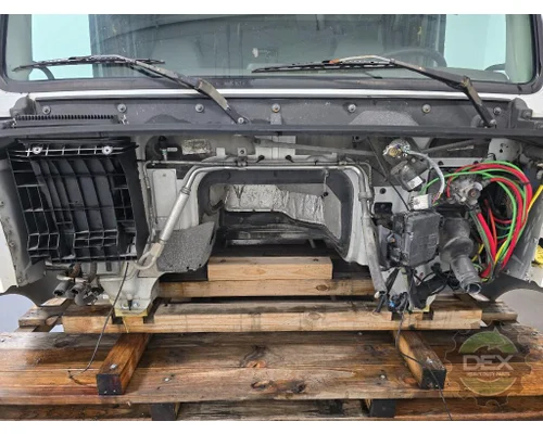VOLVO VNM430 Cab