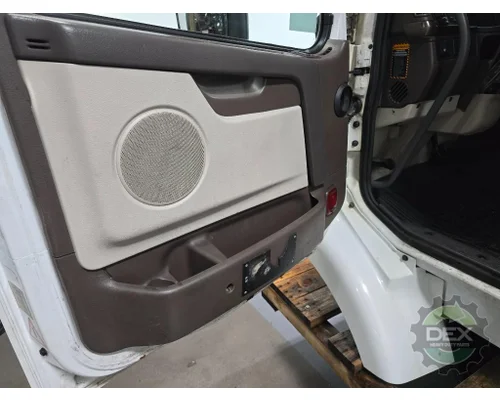 VOLVO VNM430 Cab