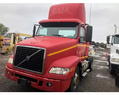 VOLVO VNM64T Bumper Assembly, Front