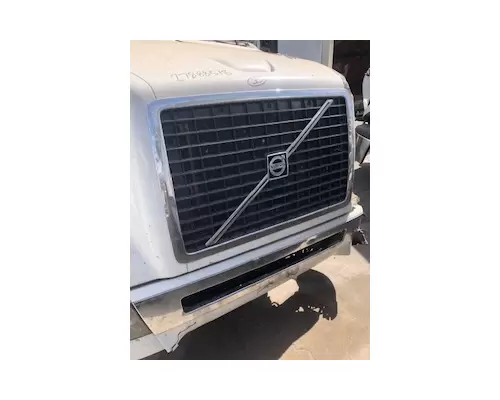 VOLVO VNM64T Grille