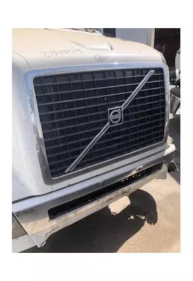 VOLVO VNM64T Grille