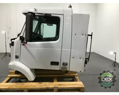 VOLVO VNM 8102 cab, complete