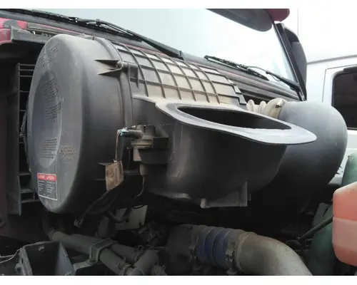 VOLVO VNM AIR CLEANER