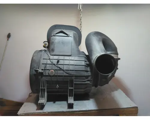 VOLVO VNM AIR CLEANER