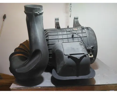 VOLVO VNM AIR CLEANER