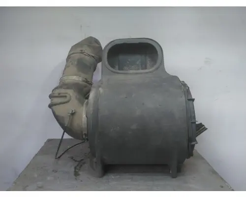VOLVO VNM AIR CLEANER