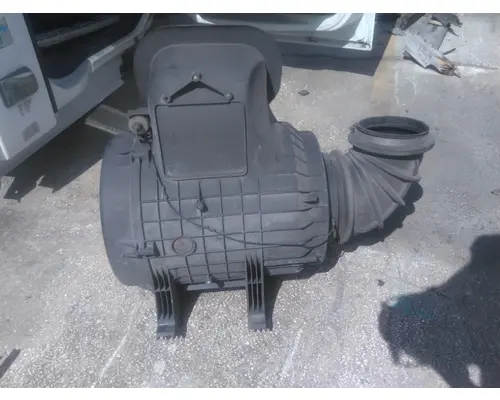 VOLVO VNM AIR CLEANER