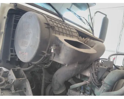 VOLVO VNM AIR CLEANER