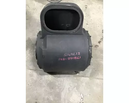 VOLVO VNM AIR CLEANER