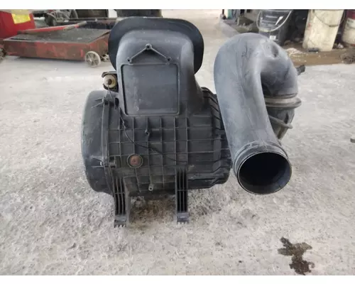 VOLVO VNM AIR CLEANER