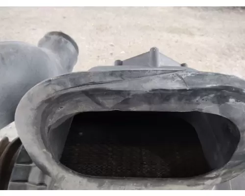 VOLVO VNM AIR CLEANER