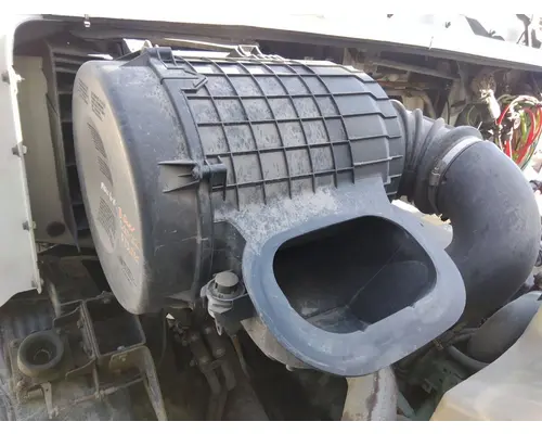 VOLVO VNM AIR CLEANER