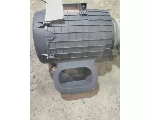 VOLVO VNM AIR CLEANER