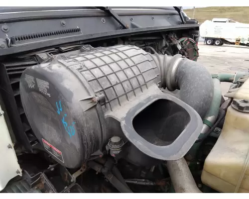 VOLVO VNM AIR CLEANER