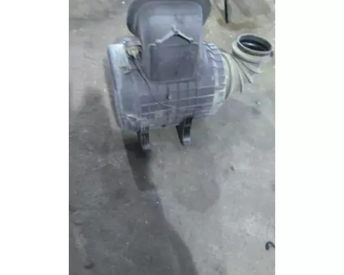VOLVO VNM AIR CLEANER