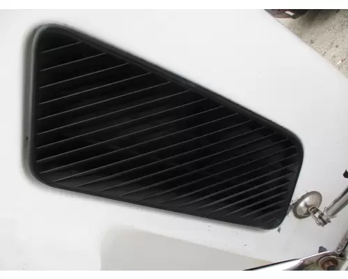 VOLVO VNM AIR INTAKE LOUVERCOVER