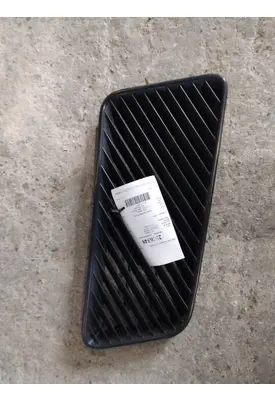 VOLVO VNM AIR INTAKE LOUVER/COVER