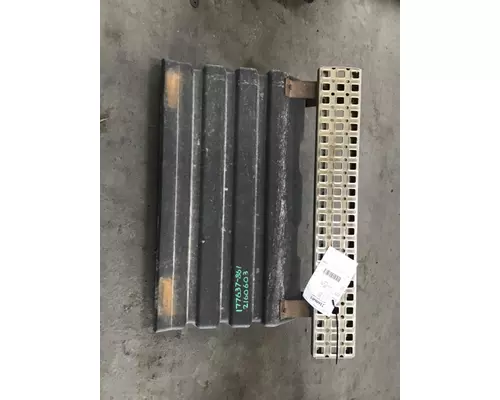 VOLVO VNM BATTERY BOX COVER