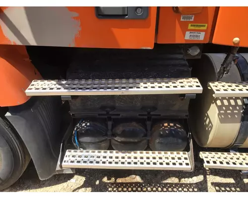 VOLVO VNM BATTERY BOX COVER